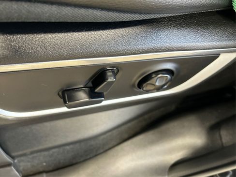 Used 2019 RAM 1500 Laramie AWD/4WD image 17