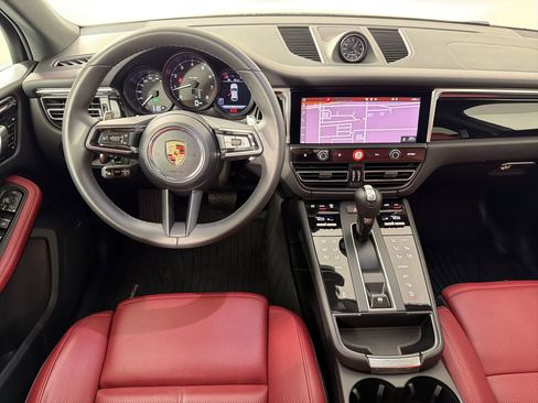 Certified 2025 Porsche Macan image 27