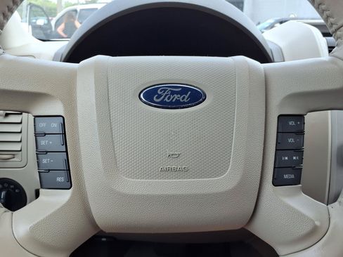 Used 2011 Ford Escape XLT AWD/4WD image 12