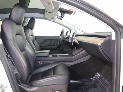 Used 2021 Tesla Model Y Long Range image 14