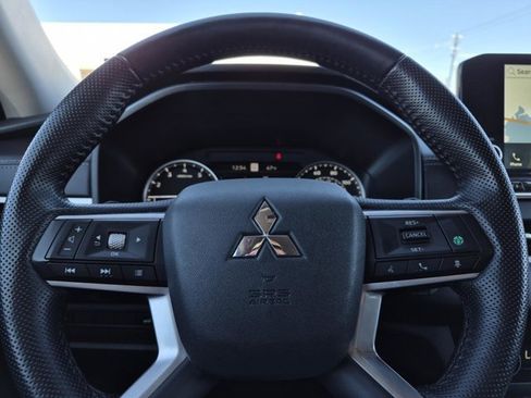 Used 2024 Mitsubishi Outlander SE image 20