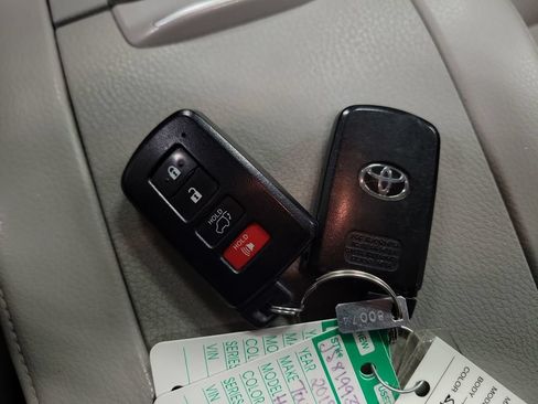 Used 2018 Toyota Highlander Limited AWD/4WD image 20