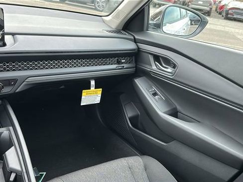 New 2025 Honda Accord SE image 23