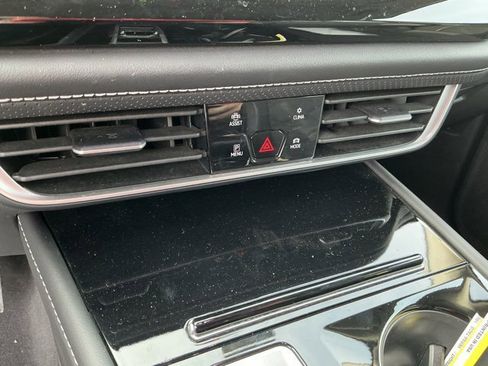 Used 2024 Volkswagen Atlas SE image 17