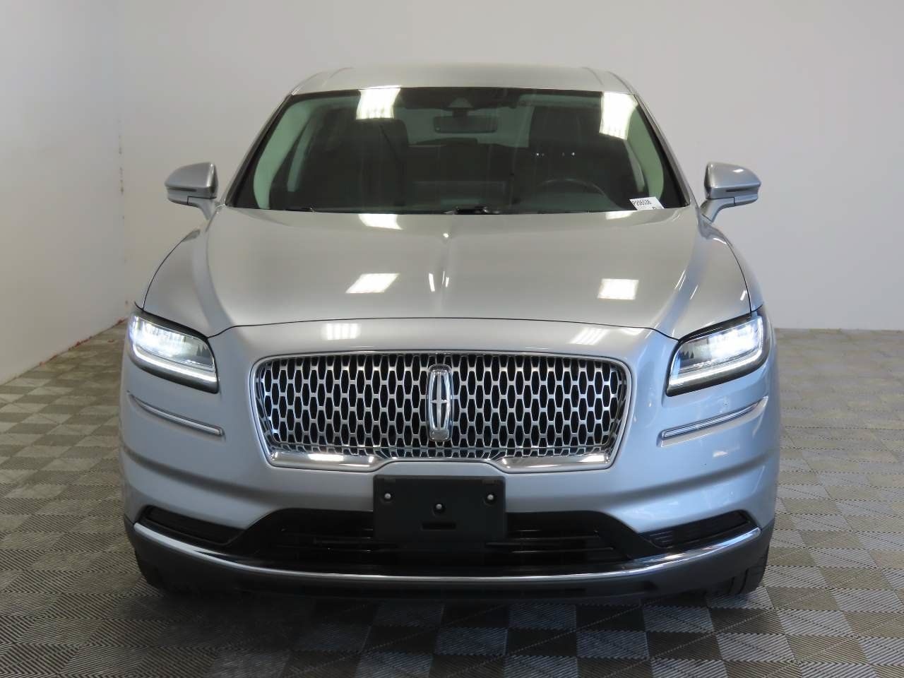 Used 2022 Lincoln Nautilus FWD w/ Premium Package image 2