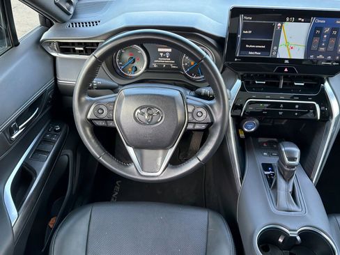 Used 2021 Toyota Venza Limited image 16