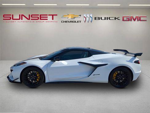 Used 2025 Chevrolet Corvette Z06 image 8
