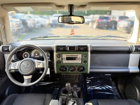 Used 2011 Toyota FJ Cruiser 4WD w/ Convenience Pkg image 19