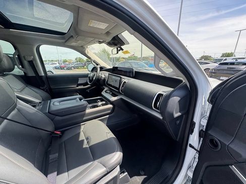 Certified 2025 Ford Expedition Active AWD/4WD image 18
