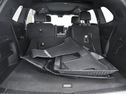 Used 2025 GMC Acadia AT4 image 13