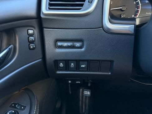 Used 2018 Nissan Murano Platinum w/ Cargo Package image 18