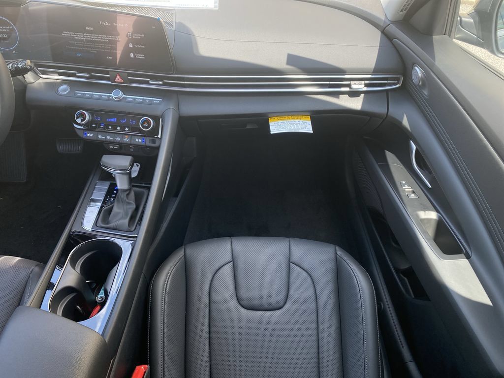 New 2026 Hyundai Elantra Limited FWD image 16