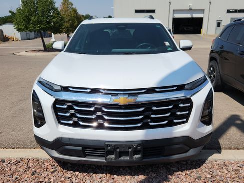 Used 2025 Chevrolet Equinox LT w/ Convenience Package II AWD/4WD image 2