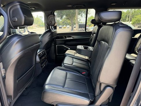 Used 2024 Jeep Wagoneer L Series II RWD image 15