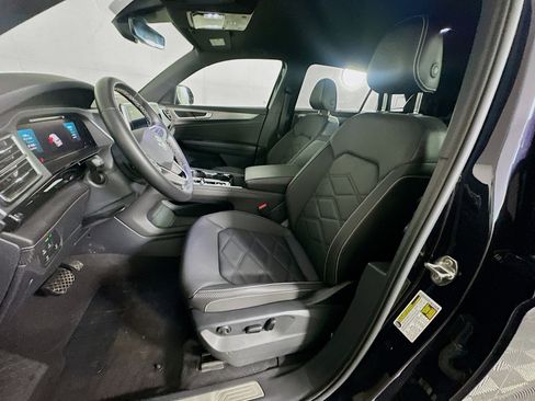 Used 2025 Volkswagen Atlas Cross Sport SE image 13