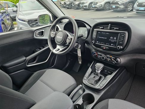 Used 2023 Kia Soul LX w/ LX Technology Package FWD image 10