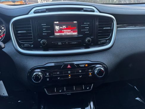 Used 2016 Kia Sorento LX w/ LX Convenience Package image 19
