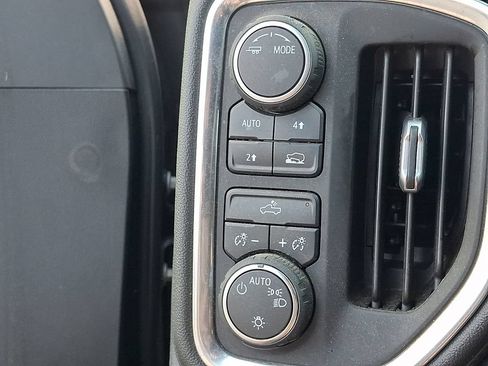 Used 2022 Chevrolet Silverado 1500 LT AWD/4WD image 20