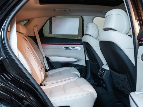 Used 2026 Genesis GV70 2.5T Advanced image 11