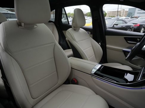 Used 2023 Mercedes-Benz GLC 300 4MATIC w/ Exclusive Trim Package image 34