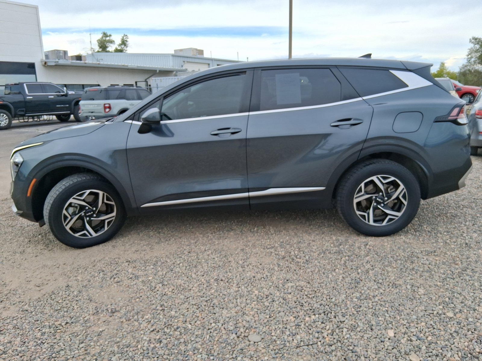 Used 2023 Kia Sportage LX AWD/4WD image 2