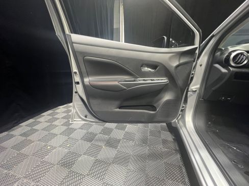 New 2025 Nissan Versa SR w/ Trunk Package image 13