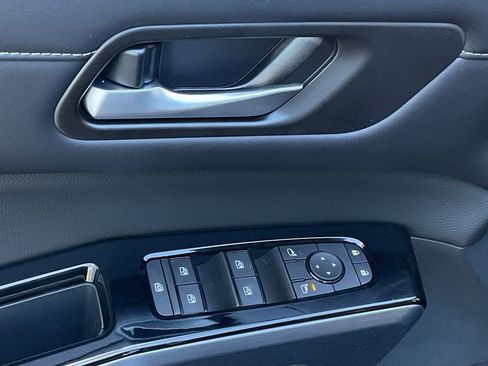 New 2026 Nissan Pathfinder SL image 11