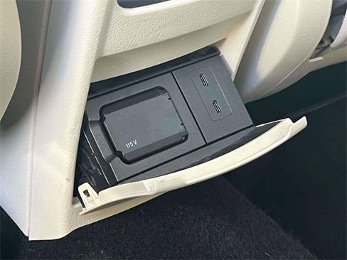 Used 2022 Mercedes-Benz GLA 250 4MATIC image 15