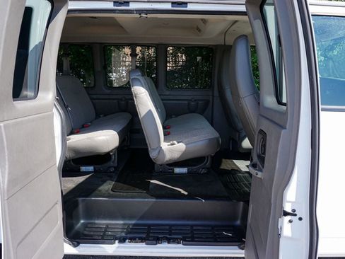 Used 2017 Chevrolet Express 3500 LT w/ LT Preferred Equipment Group RWD image 31