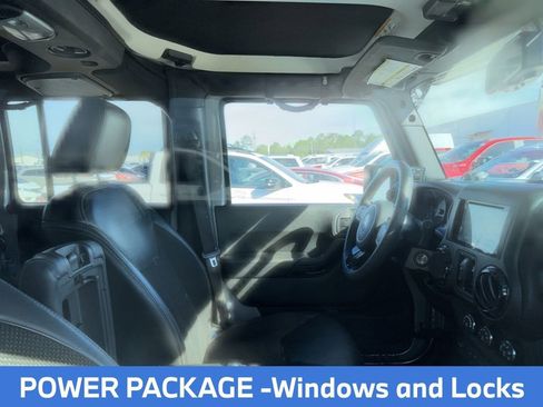 Used 2017 Jeep Wrangler Unlimited Sahara AWD/4WD image 9