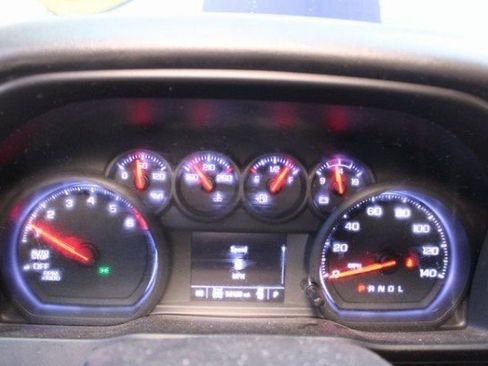 Used 2021 Chevrolet Silverado 1500 Custom Trail Boss w/ LPO, Dark Essentials Package image 18