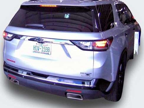 Used 2020 Chevrolet Traverse Premier w/ Redline Edition FWD image 3