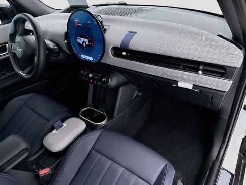 Certified 2026 MINI Cooper 4-Door Hardtop FWD image 19