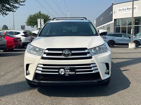 Used 2017 Toyota Highlander XLE w/ Carpet Mat Package AWD/4WD image 4