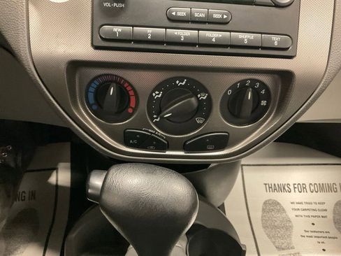 Used 2005 Ford Focus ZX4 Sedan image 13