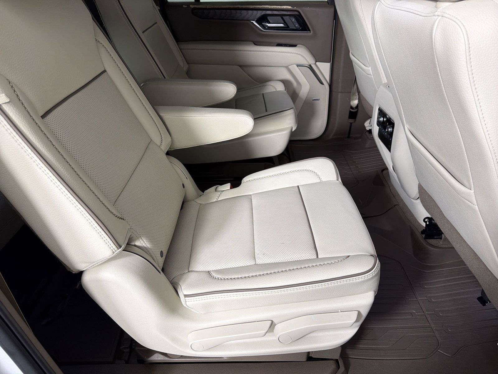 Used 2025 GMC Yukon XL Denali w/ Sun & Power Step Package RWD image 14