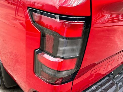 Certified 2023 Nissan Frontier SV w/ SV Convenience Package image 28