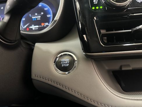 Used 2023 Toyota Highlander Limited image 22