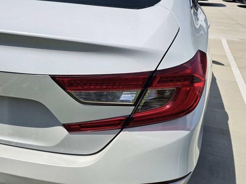 Used 2018 Honda Accord LX image 17