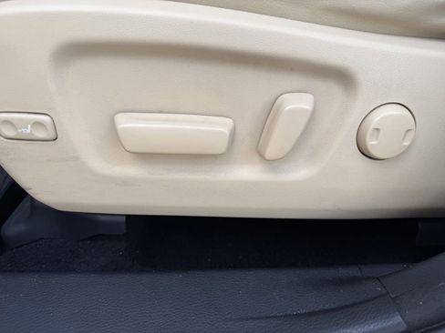 Used 2015 Toyota Highlander Limited image 28