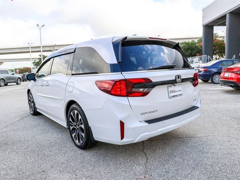 Used 2025 Honda Odyssey Elite image 9