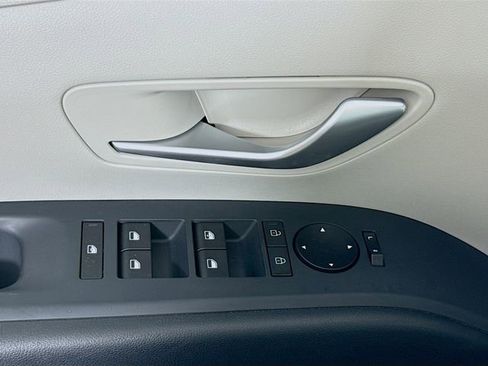 Certified 2025 Hyundai Tucson SE image 19