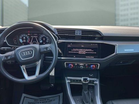 Used 2025 Audi Q3 2.0T Premium image 22