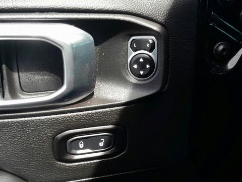 Used 2023 Jeep Gladiator Overland image 16