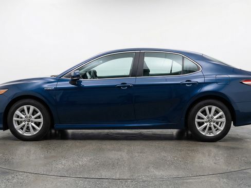 Used 2025 Toyota Camry LE image 5