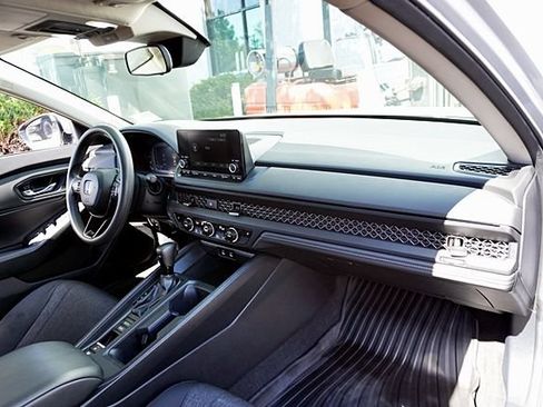 Used 2023 Honda Accord EX image 10