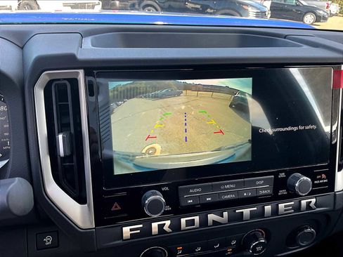 Used 2025 Nissan Frontier SV image 29