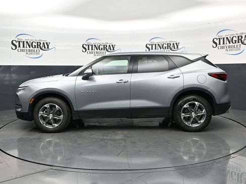 Used 2025 Chevrolet Blazer LT FWD image 4