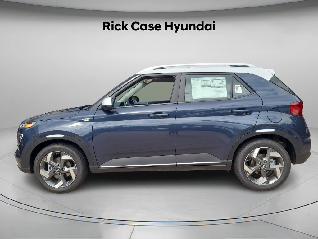 Used 2025 Hyundai Venue Limited FWD image 2