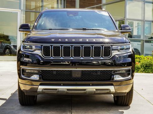 Used 2022 Jeep Wagoneer Series III w/ Premium Group I AWD/4WD image 7